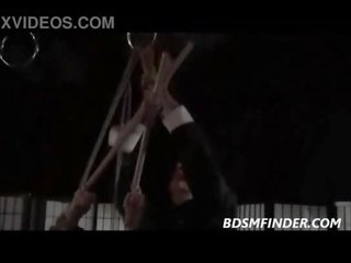Bağlı shibari suspended ve spanked