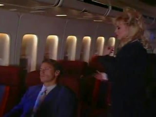 Kaitlyn ashley kawalan ng pang-itaas stewardesses