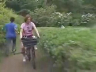 Japansk jente masturbated mens ridning en specially modified kjønn bike!
