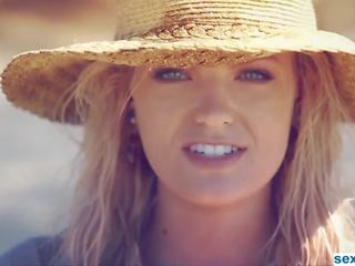 Playboy model- kristen nicole naakt op strand video-