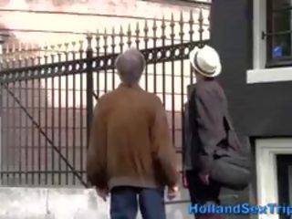 Vieux touriste regards pour sexe en amsterdam