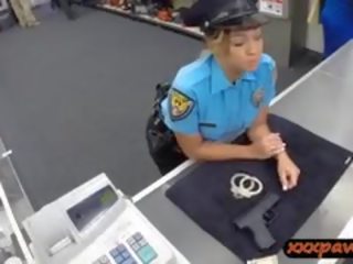 Senhora polícia oficial fica dela cona fodido por pawnkeeper