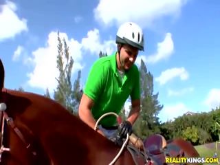 Barmfager latina equestrienne cynthia bang knulling