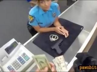 Polisiýa officer with big süýji emjekler gets pounded by künti pawn guy