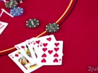 Pervs győzelem egy barna hotties punci -ban póker match