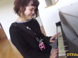 Yhivi mov apagado piano habilidades followed por duro xxx vídeo y corrida encima su cara! - featuring: yhivi / james deen