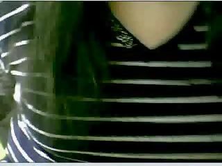 Serbo amatoriale ragazza su webcam 02