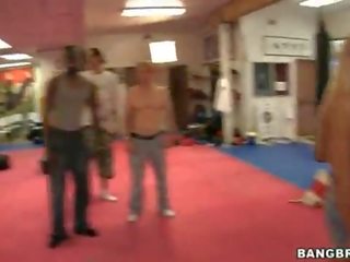 Mierda consigue loca en la dojo