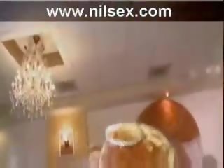 Mežonīga ballīte meitenes iegūšana hardcore uz apģērbta sievete kails vīrietis video