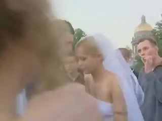 Cô dâu trong công khai quái sau đám cưới