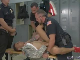 Iri parça polisler i̇şkence seks video ve groovy erkek bomba