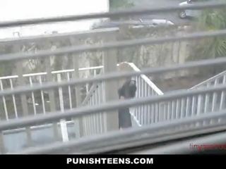 Blondynka nastolatka ukarane przez gigantyczne chuj - tinyteencams.com