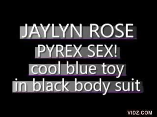 লোভনীয় jaylyn গোলাপ মৌখিক এবং sucks খেলনা