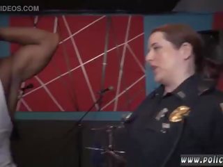Lesbienne police officier et angell étés police gangbang brut film