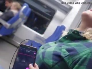 Remote kontrol ko orgasmo sa ang tren