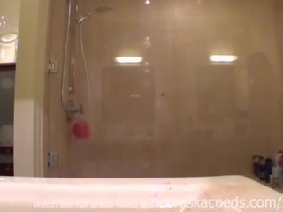 Amateur fac ado filming se masturbation douche rasage