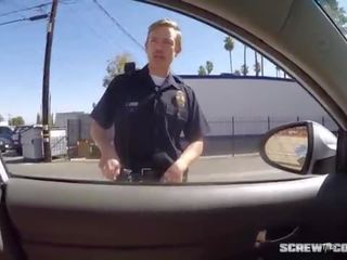Pillada! negra adolescente consigue reventado chupando apagado un poli durante rally!
