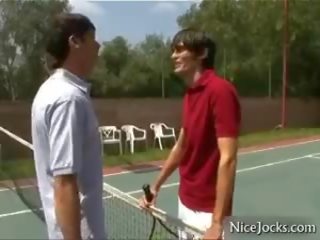Μετά τένις γαμώ και πιπιλίζουν με nicejocks