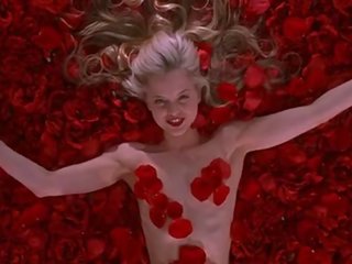 Mena Suvari nude - American Beauty - 1999