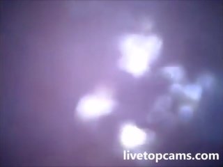 বালিকা কামস শুট থেকে ভেতরের একটি ভোদা এ livetopcams pt1