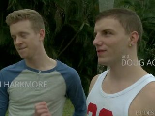 Doug pound panas gay liam keras dalam yang pantat/ punggung membuat dia air mani