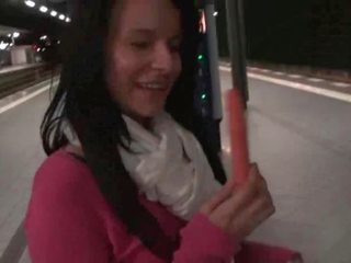 Karštas video apie mėgėjiškas mergaitė masturbacija apie as traukinys video